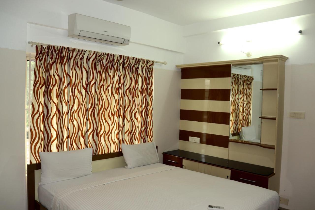 Hotel Uthradam Towers Thiruvananthapuram Zewnętrze zdjęcie